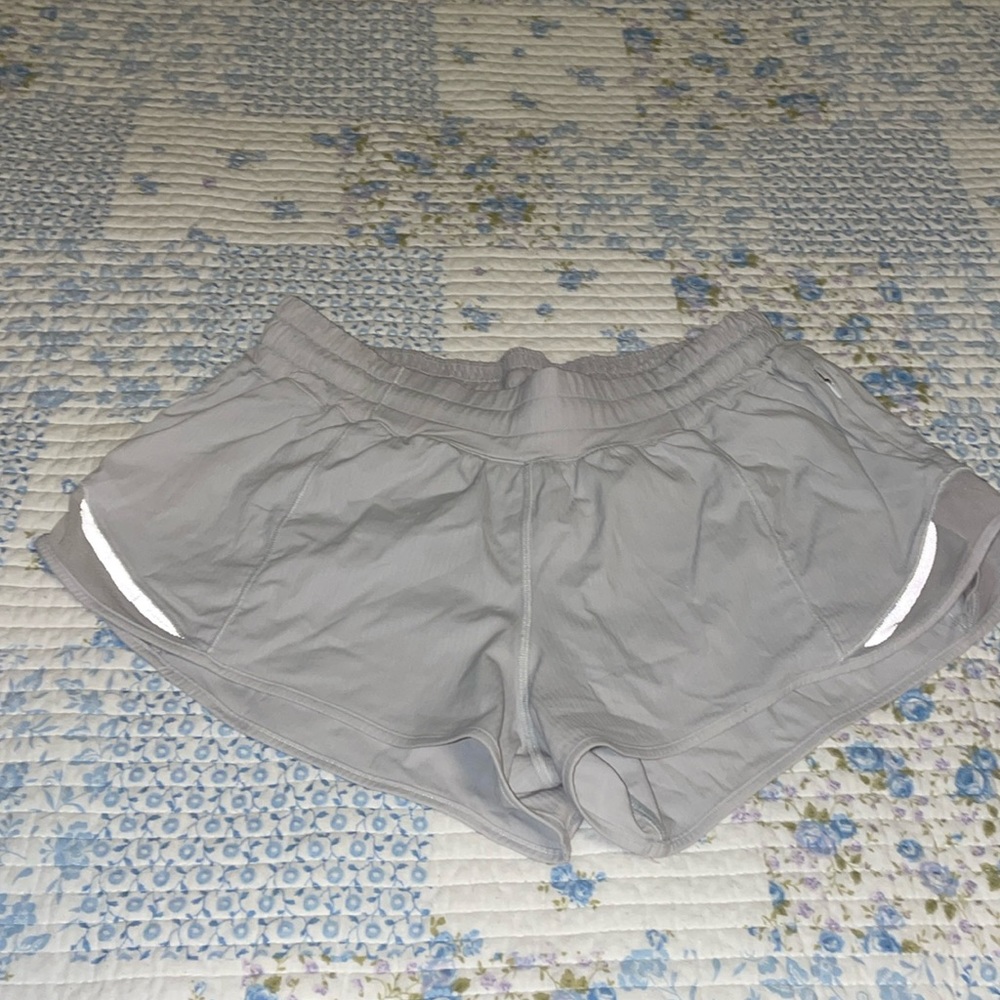 Lululemon Hotty Hot Low-Rise Lined Short 2.5”